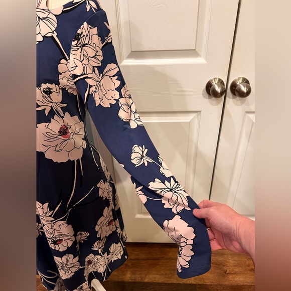 ๐ Ivanka Trump Floral Cut Out Shoulder Dress - Picture 7 of 15